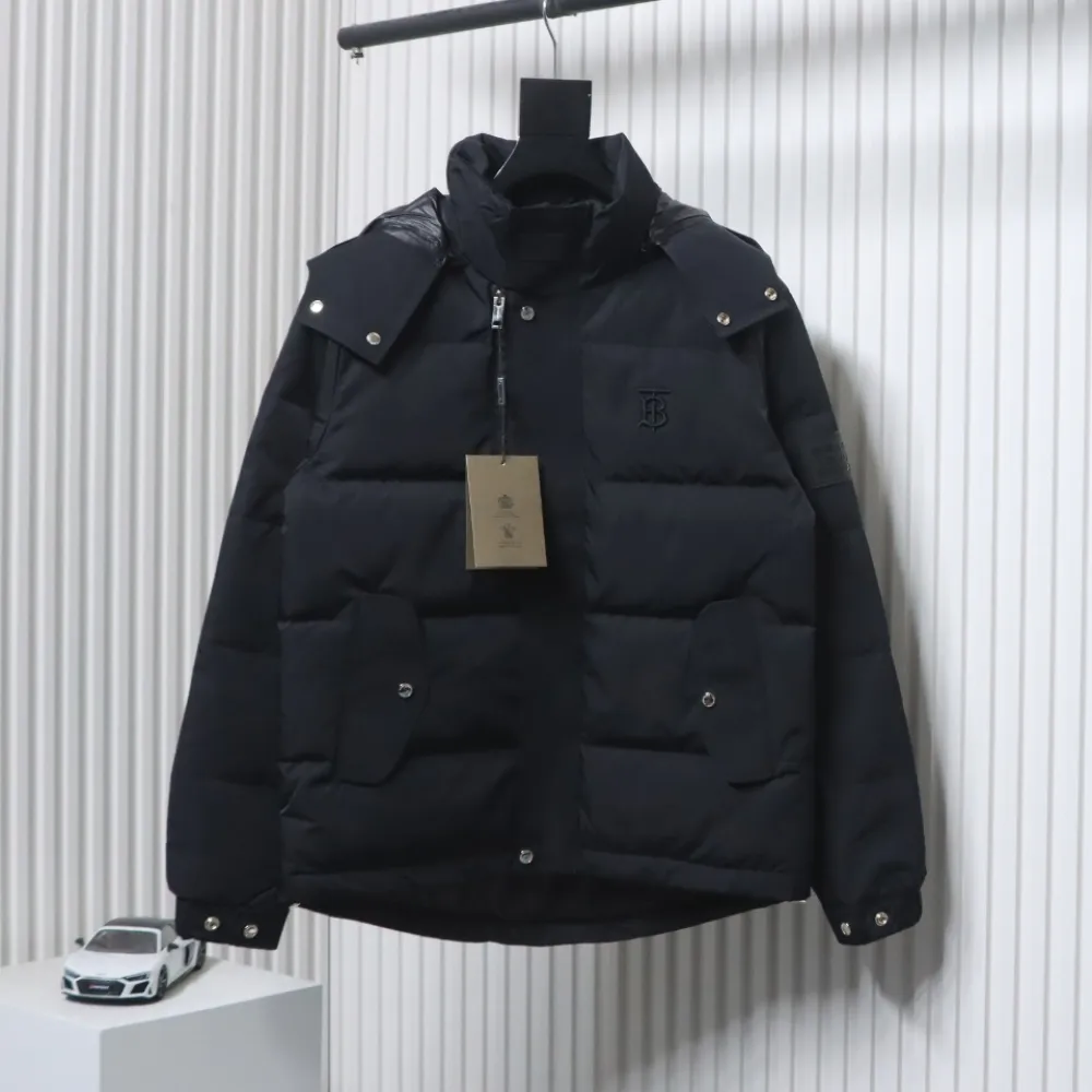 Top Quality Burberry 22FW Hooded Down Jacket Black 