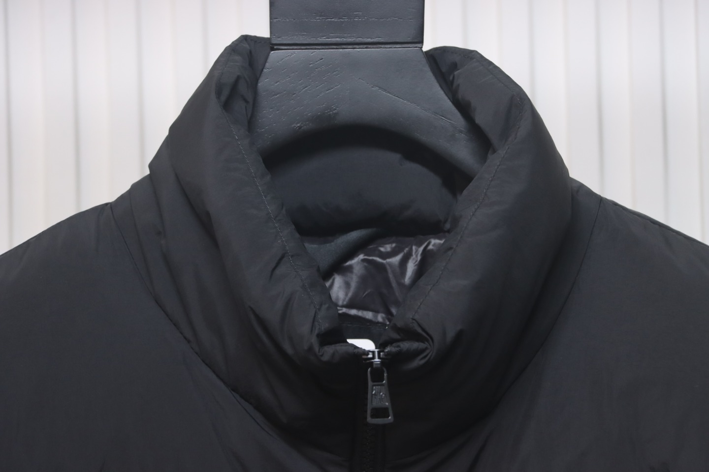 Top Quality     Moncler micro-labelled patch zip stand-up collar down jacket 