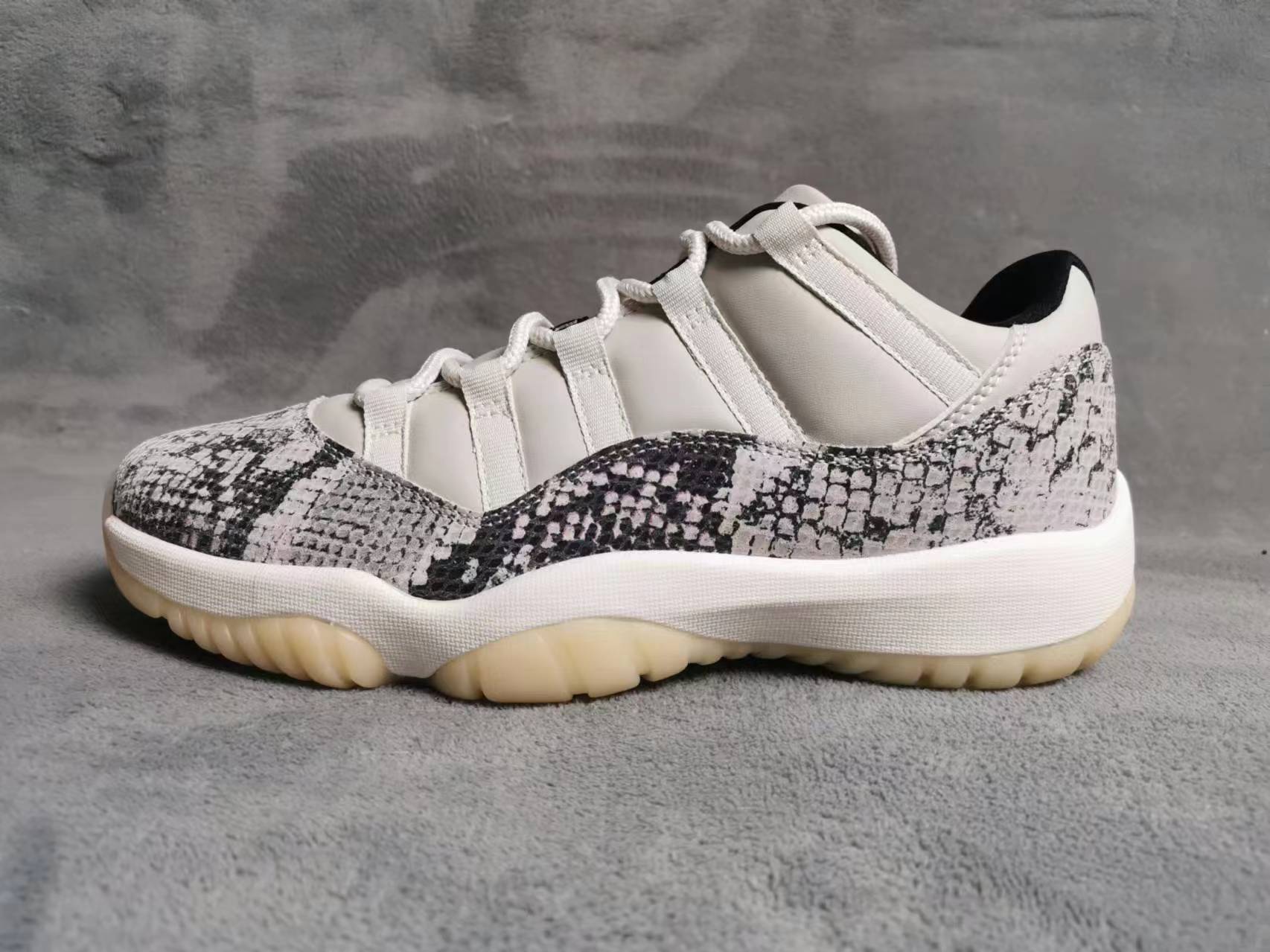    【Christmas Flash Sale】Air Jordan 11 Retro Low Light Bone Snakeskin CD6846-002