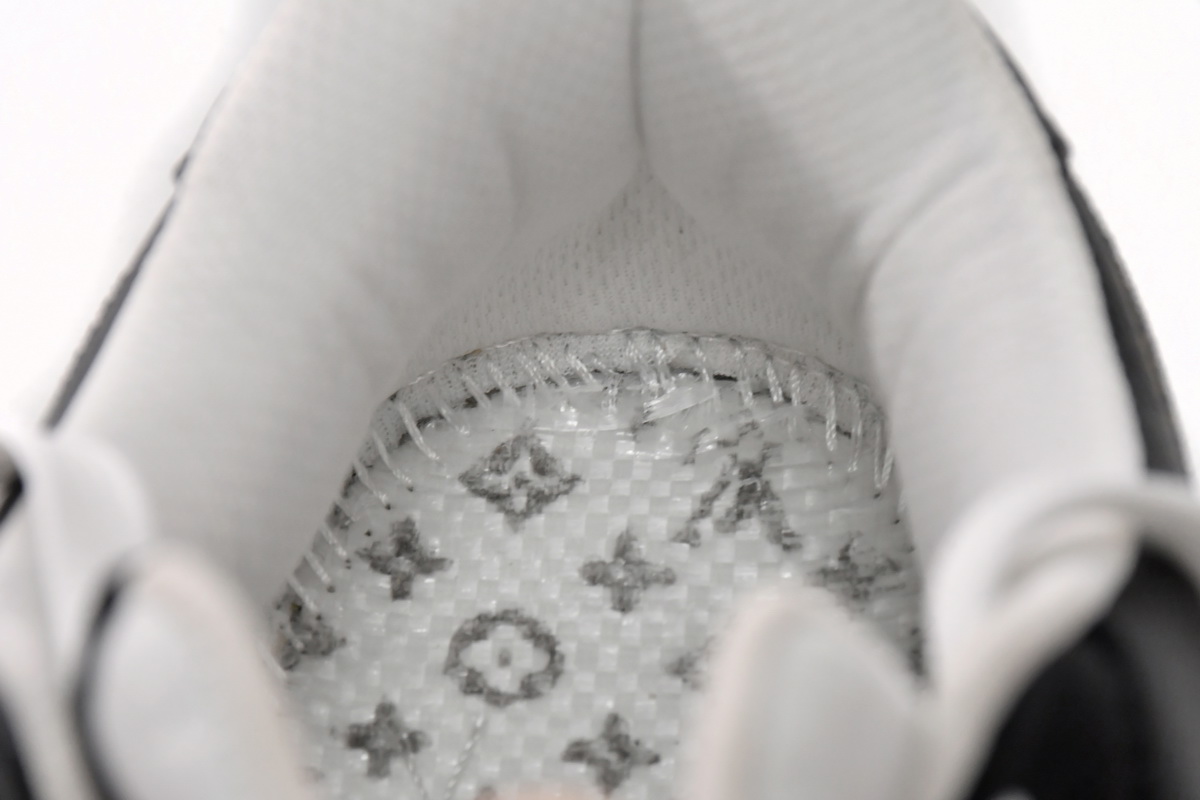    Louis Vuitton x Nike Air Force 1 Black White  7108-8
