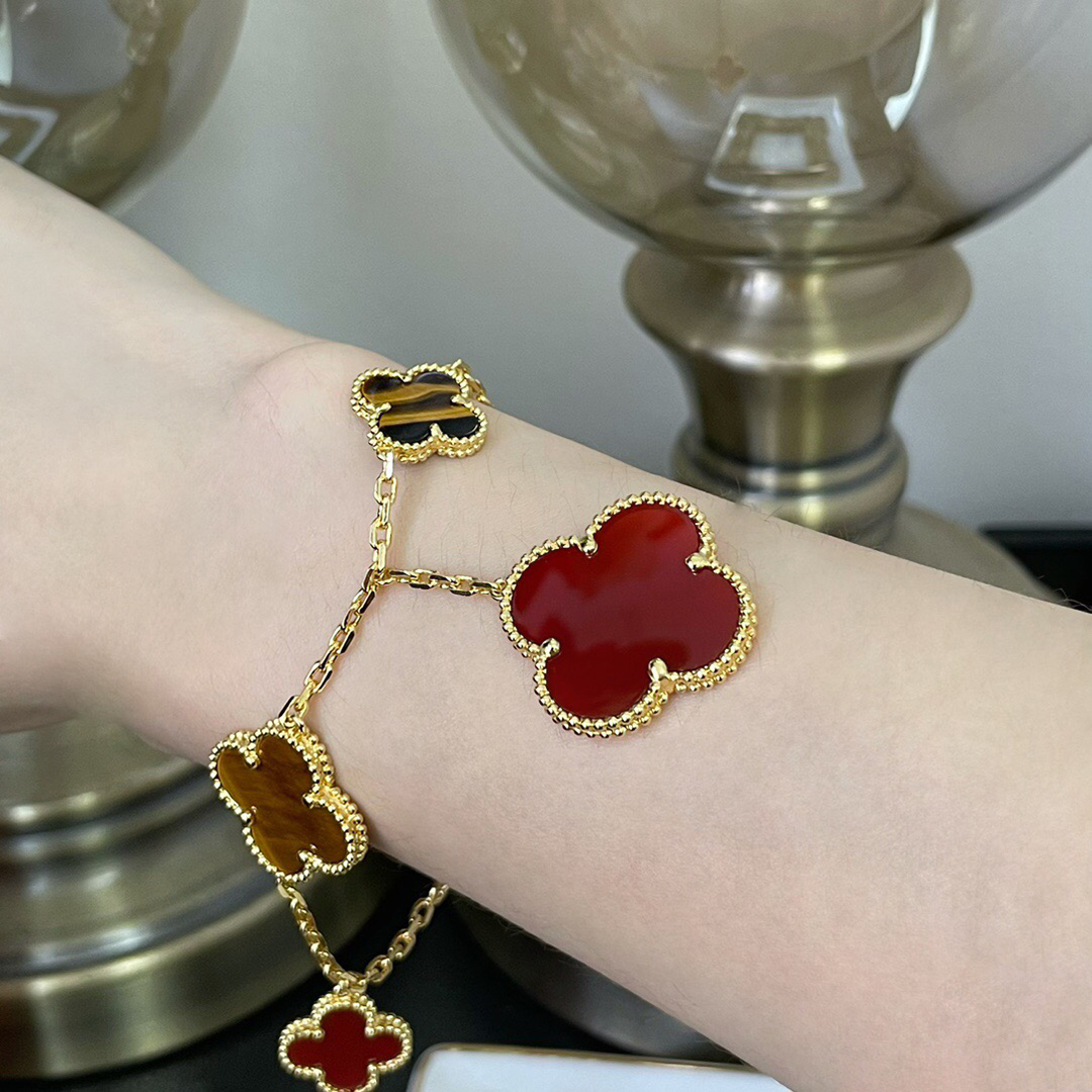 Top Quality Van Cleef & Arpels Five Flower Irregular Bracelet