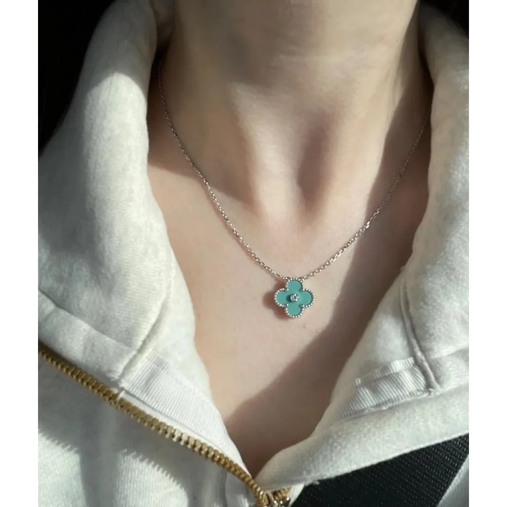 Top Quality Van Cleef & Arpels Diamond Clover Necklace