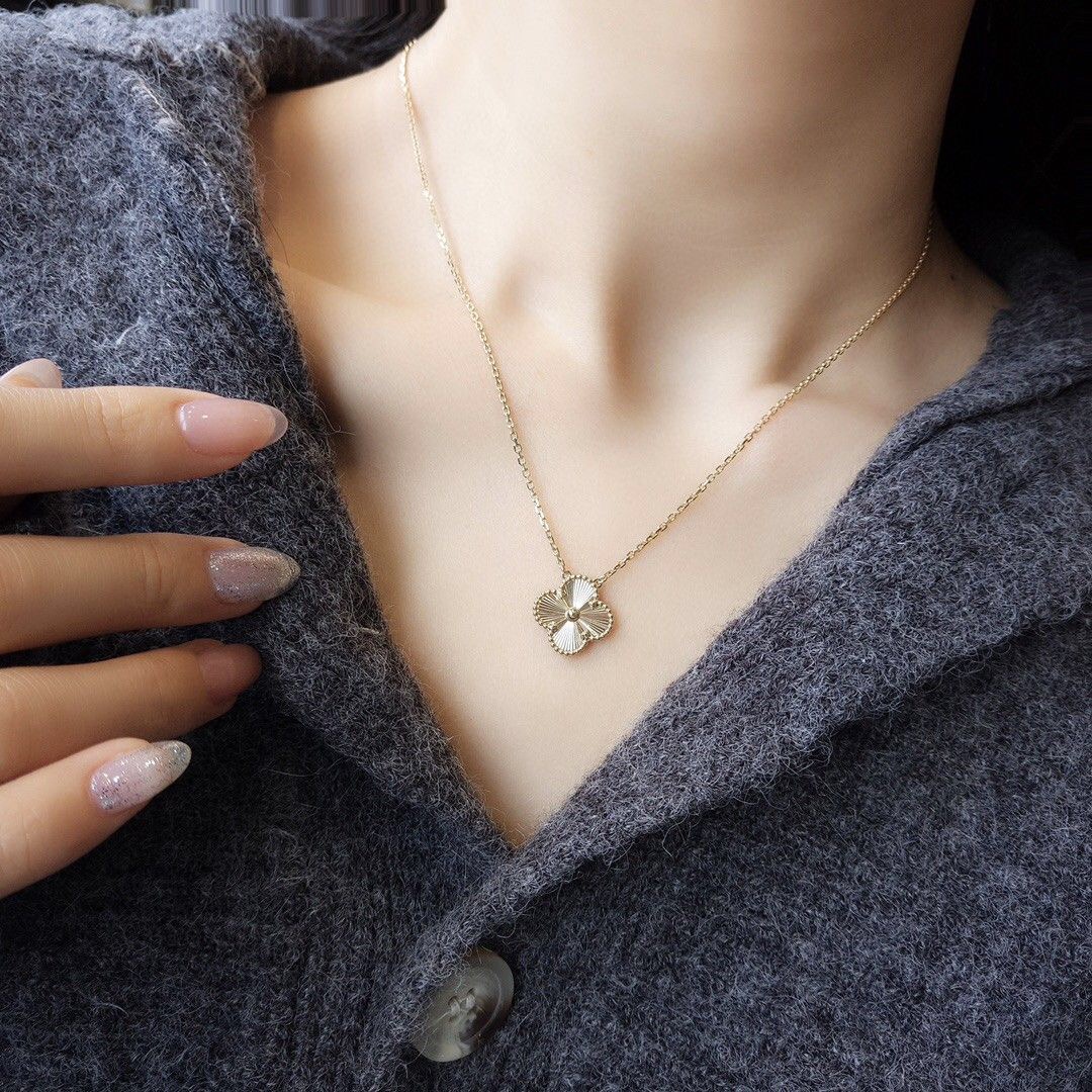 Top Quality Van Cleef & Arpels Laser Clover Necklace
