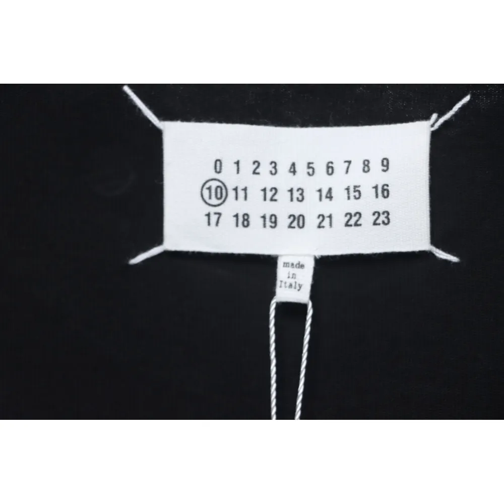 Top Quality Maison Margiela short-sleeved embroidered T-shirt （Black）