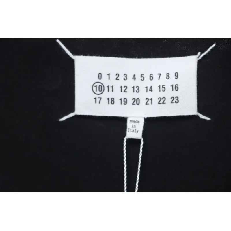 Top Quality Maison Margiela short-sleeved embroidered T-shirt （Black）