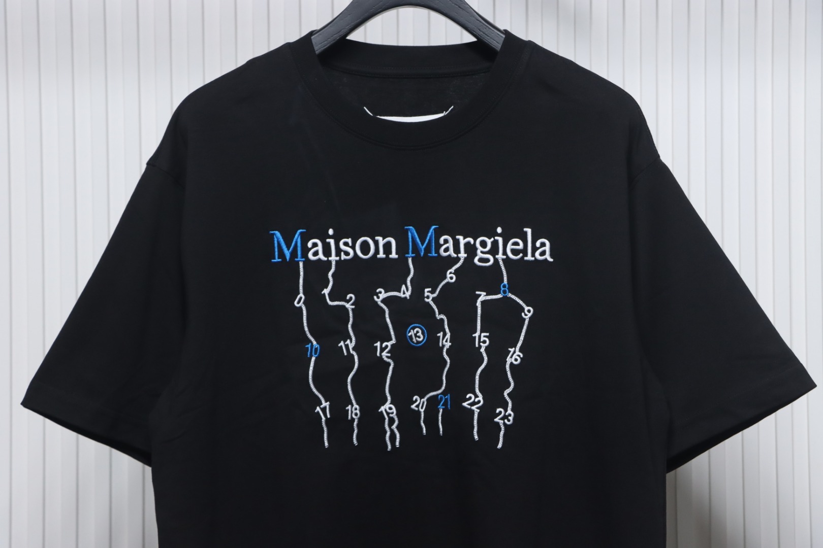     Maison Margiela short-sleeved embroidered T-shirt （Black）