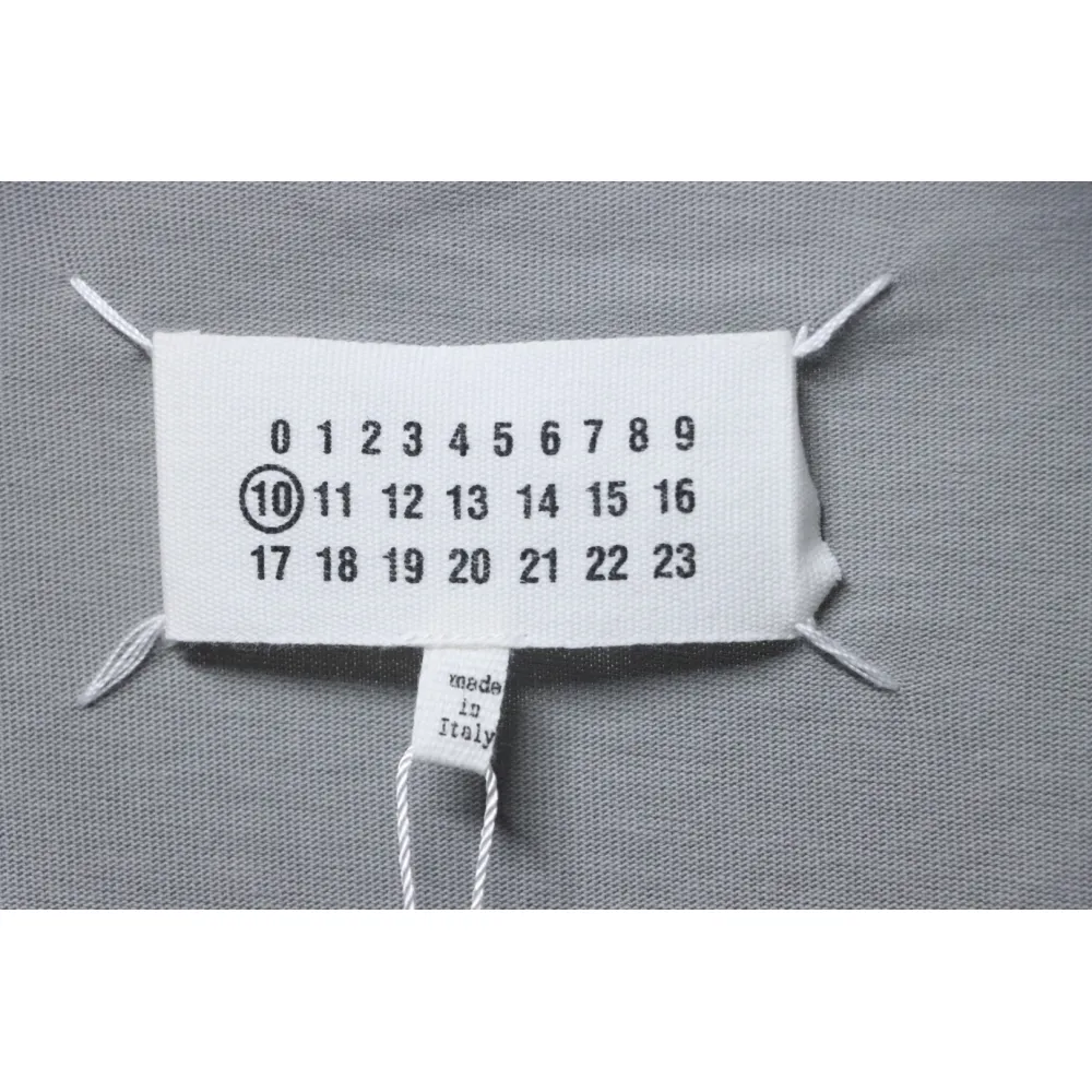 Top Quality Maison Margiela short-sleeved embroidered T-shirt （Grey）