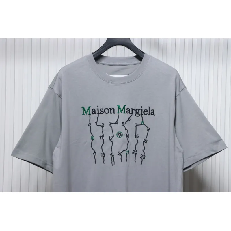Top Quality Maison Margiela short-sleeved embroidered T-shirt （Grey）