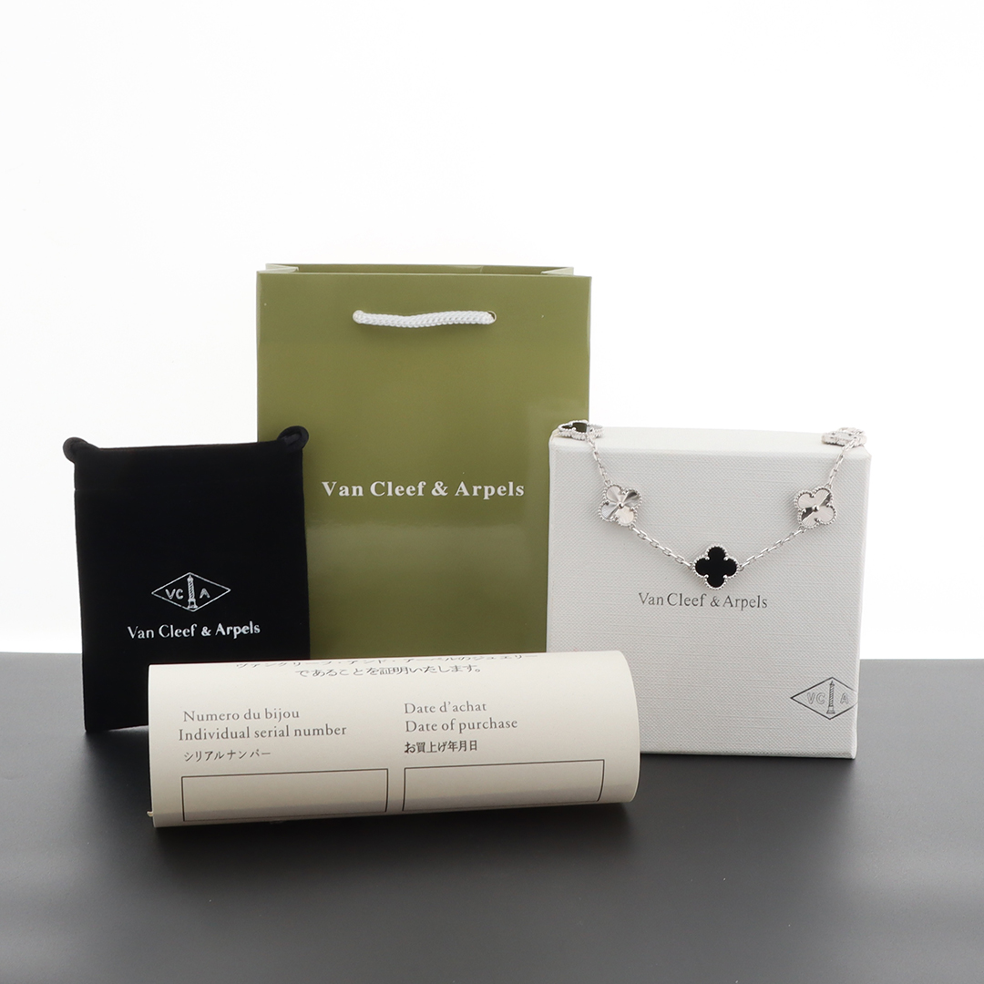 Top Quality Van Cleef & Arpels Five-flowered Panda Bracelet