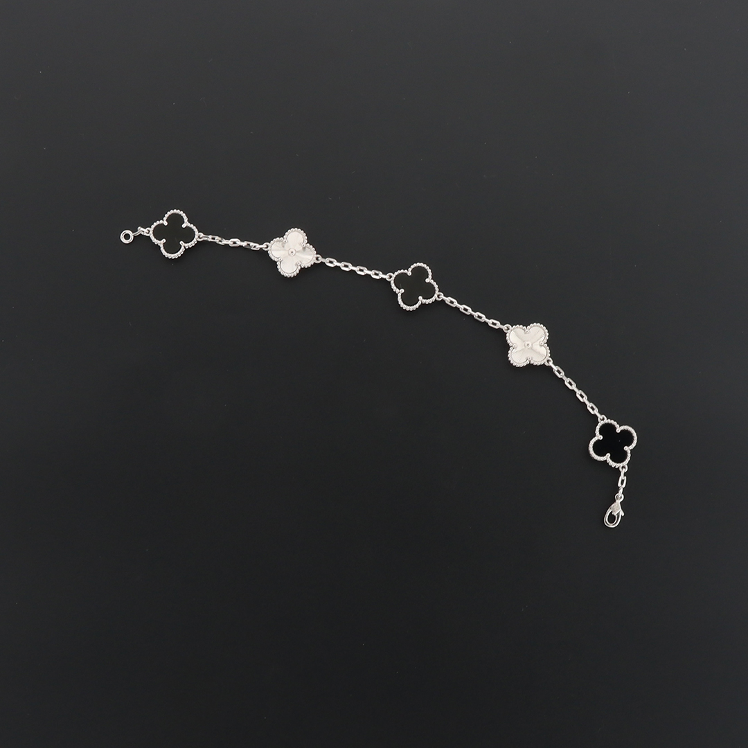 Top Quality Van Cleef & Arpels Five-flowered Panda Bracelet