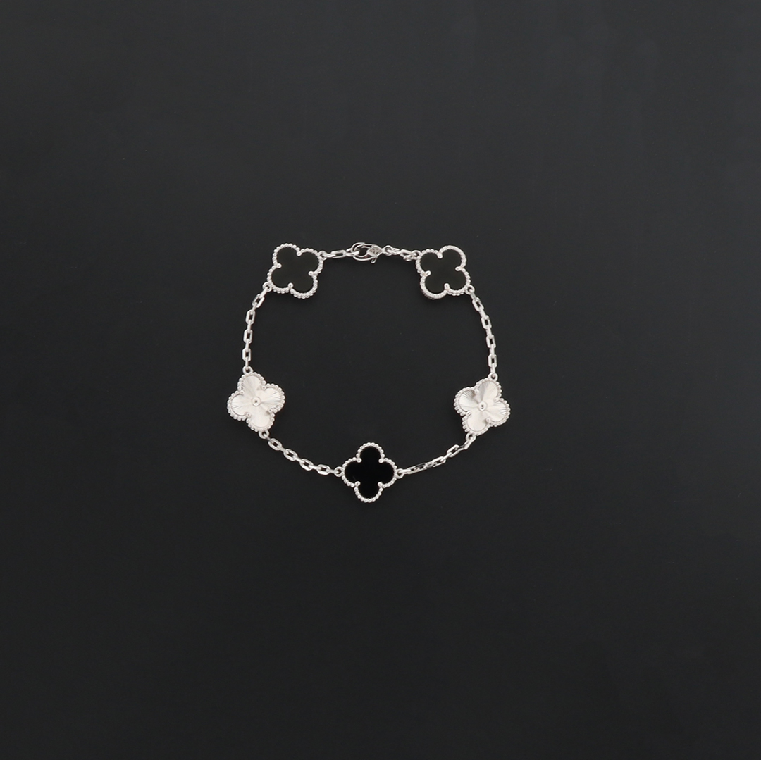 Top Quality Van Cleef & Arpels Five-flowered Panda Bracelet