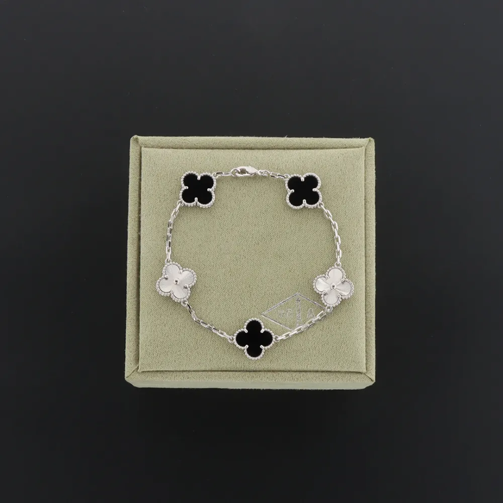 Top Quality Van Cleef & Arpels Five-flowered Panda Bracelet
