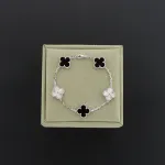Top Quality Van Cleef & Arpels Five-flowered Panda Bracelet