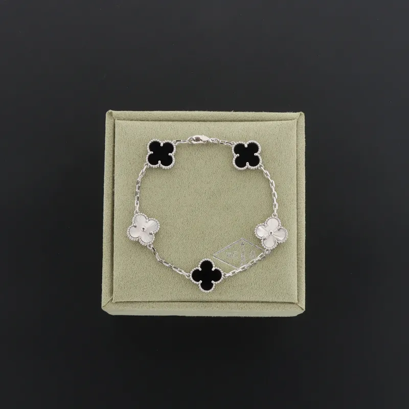 Top Quality Van Cleef & Arpels Five-flowered Panda Bracelet
