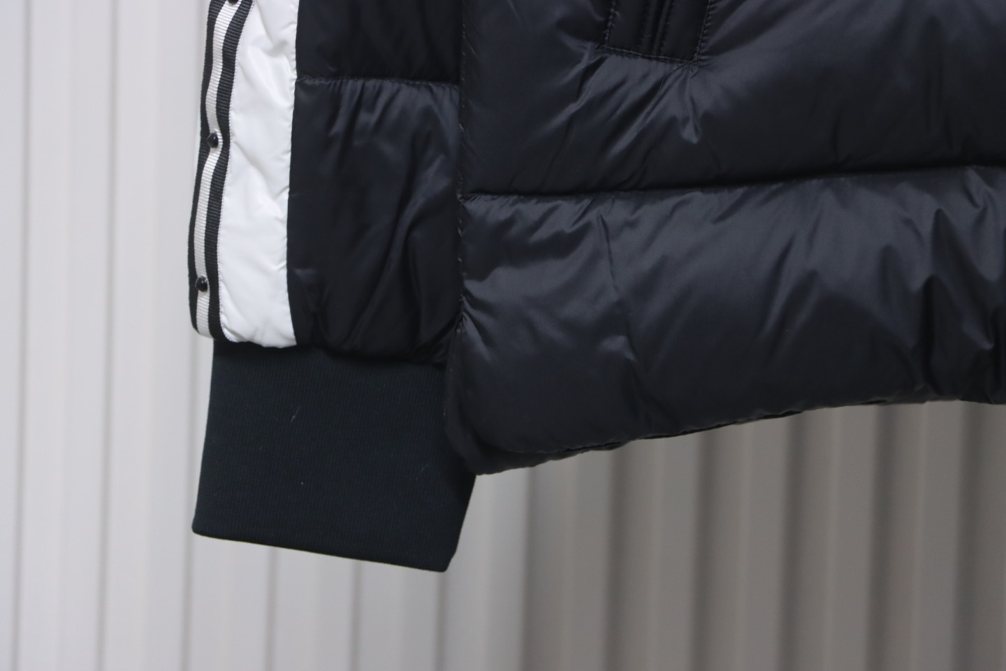 Top Quality     Moncler Hooded Colour-Blocked Down Jacket
