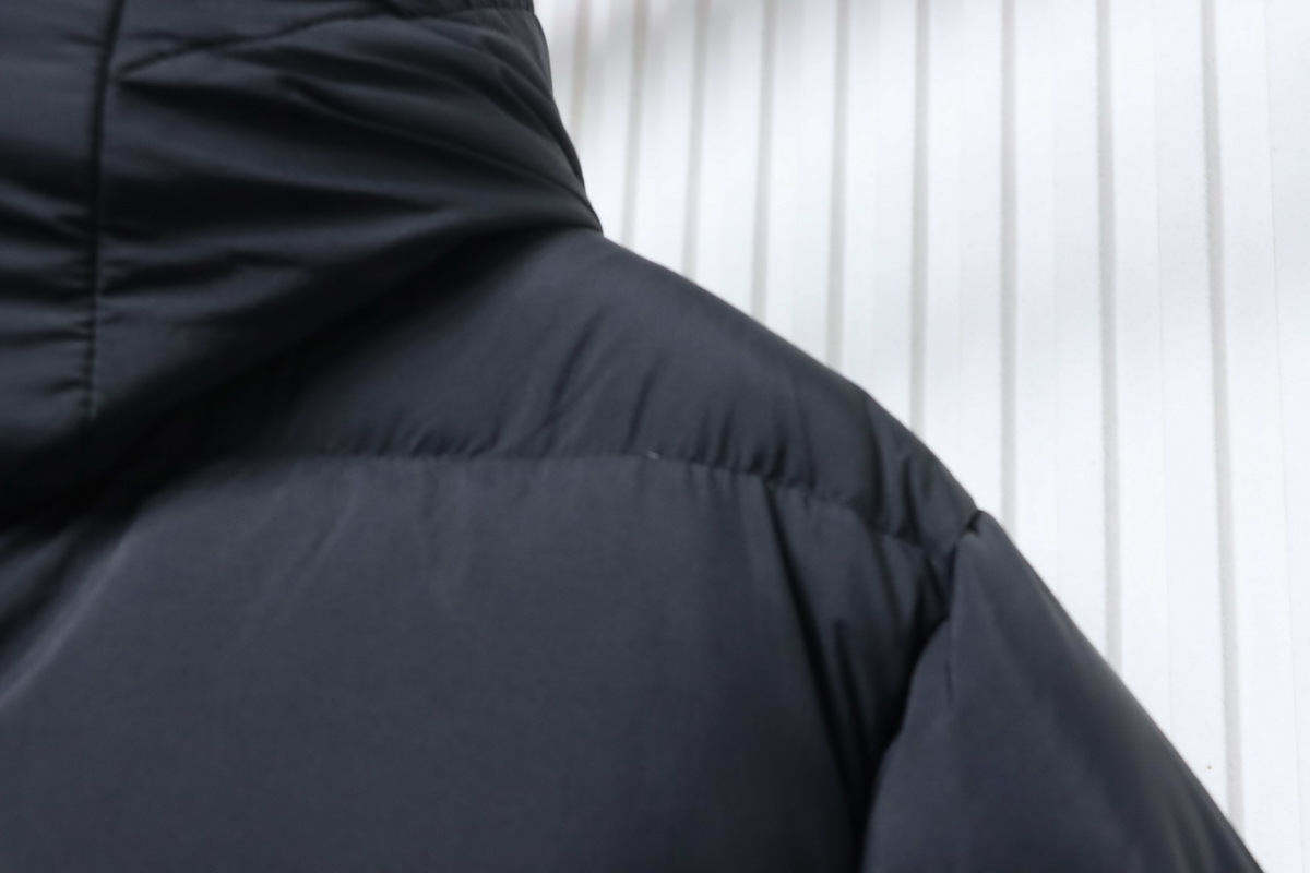 Top Quality     Big Goose Short Down Jacket Black