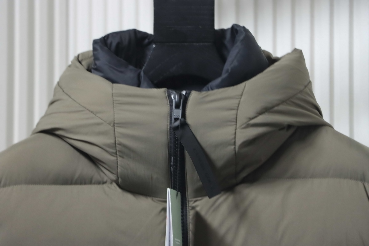 Top Quality     Big Goose Short Down Jacket Green