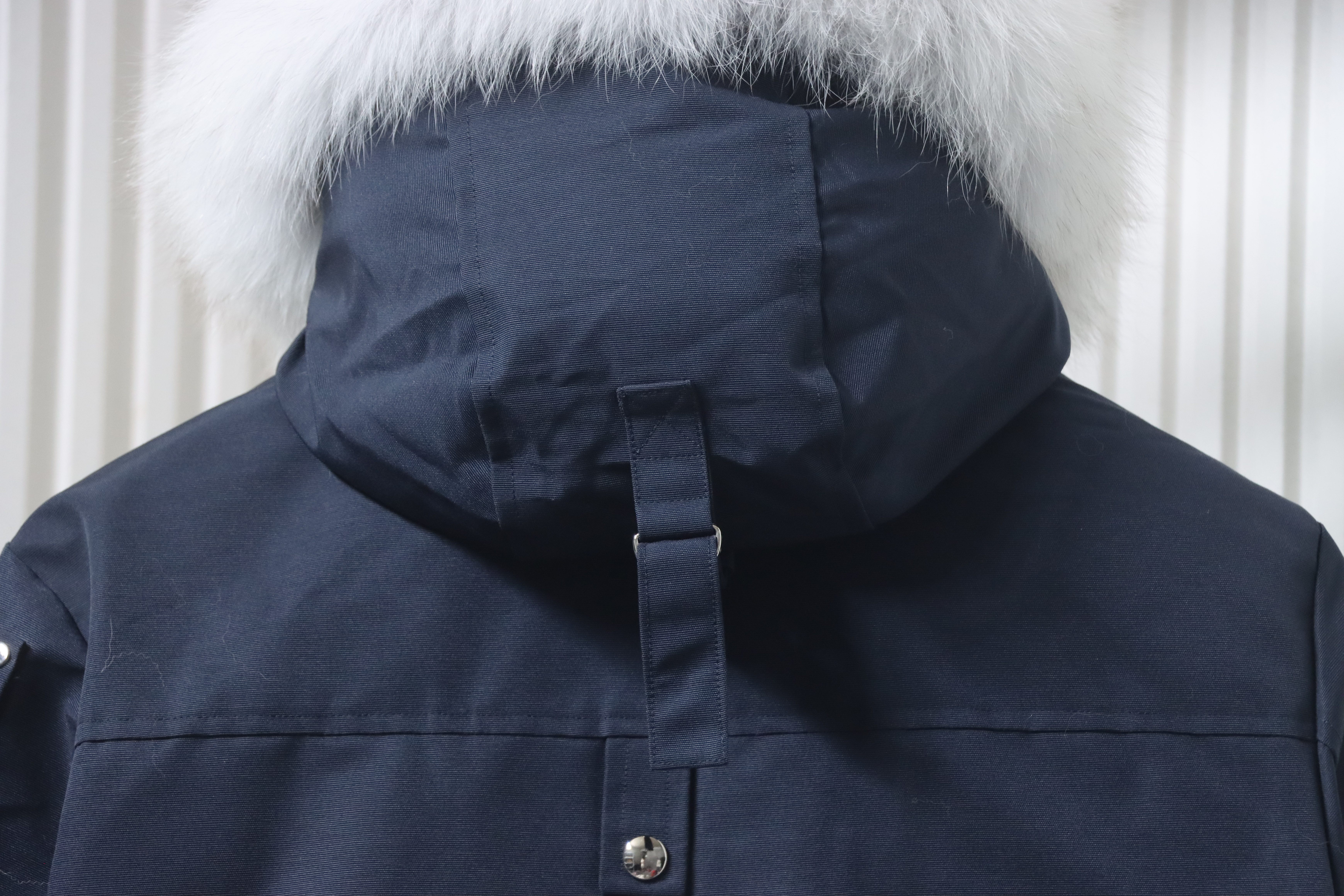 Top Quality Moose Knuckles Classic Women's Down Jacket with Chest Pom-Pom Navy