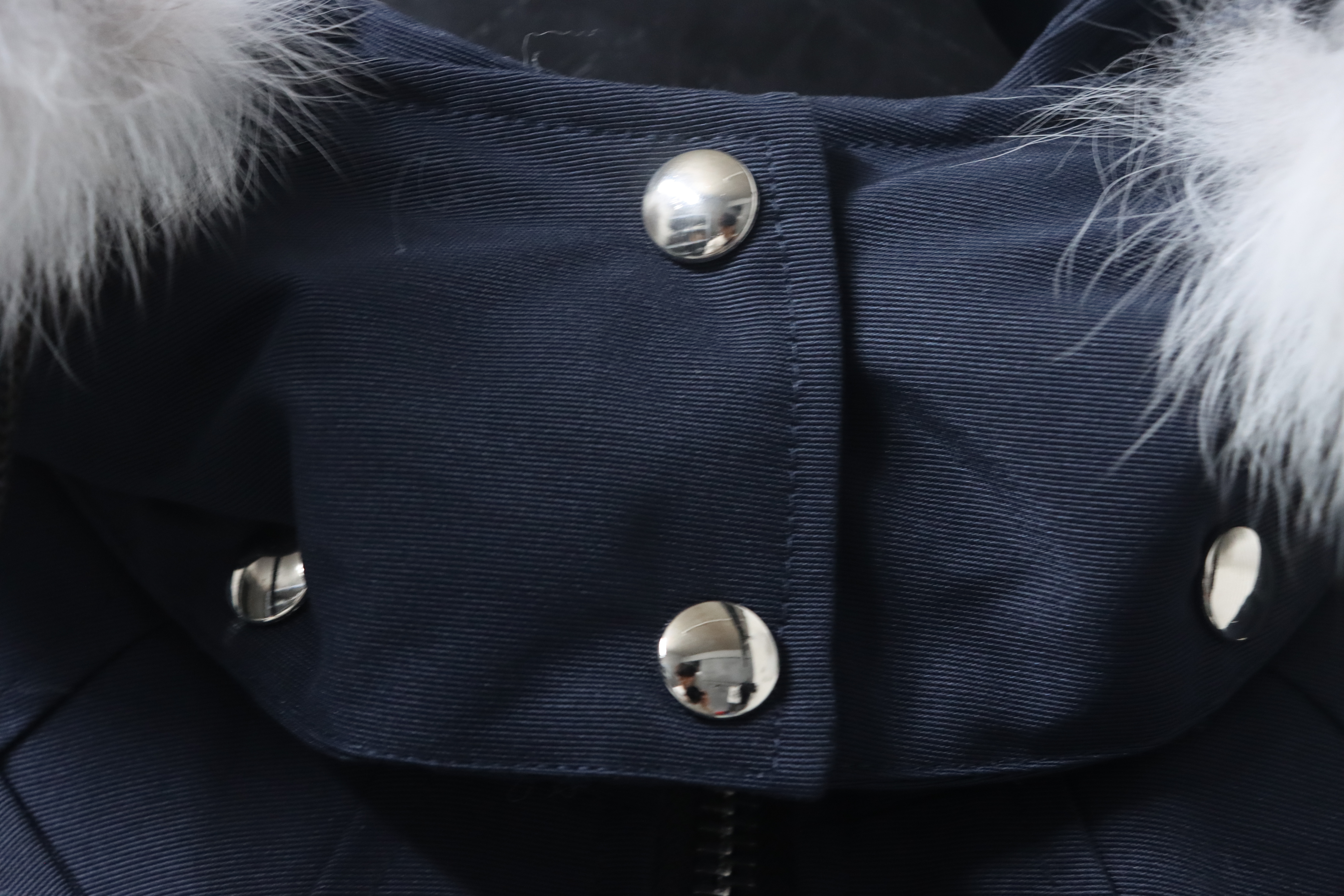 Top Quality Moose Knuckles Classic Women's Down Jacket with Chest Pom-Pom Navy
