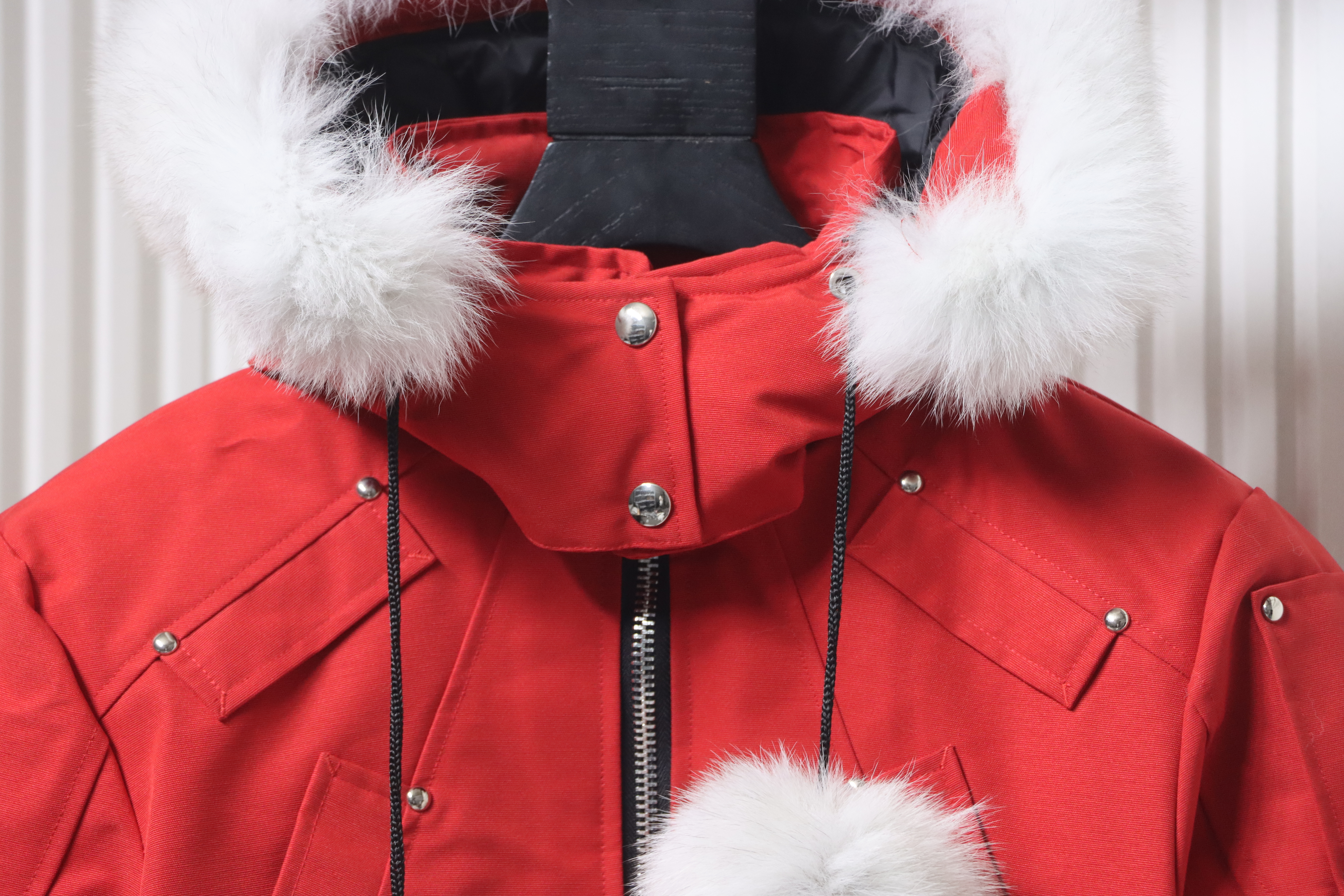 Top Quality Moose Knuckles Classic Women's Down Jacket with Chest Pom-Pom Red