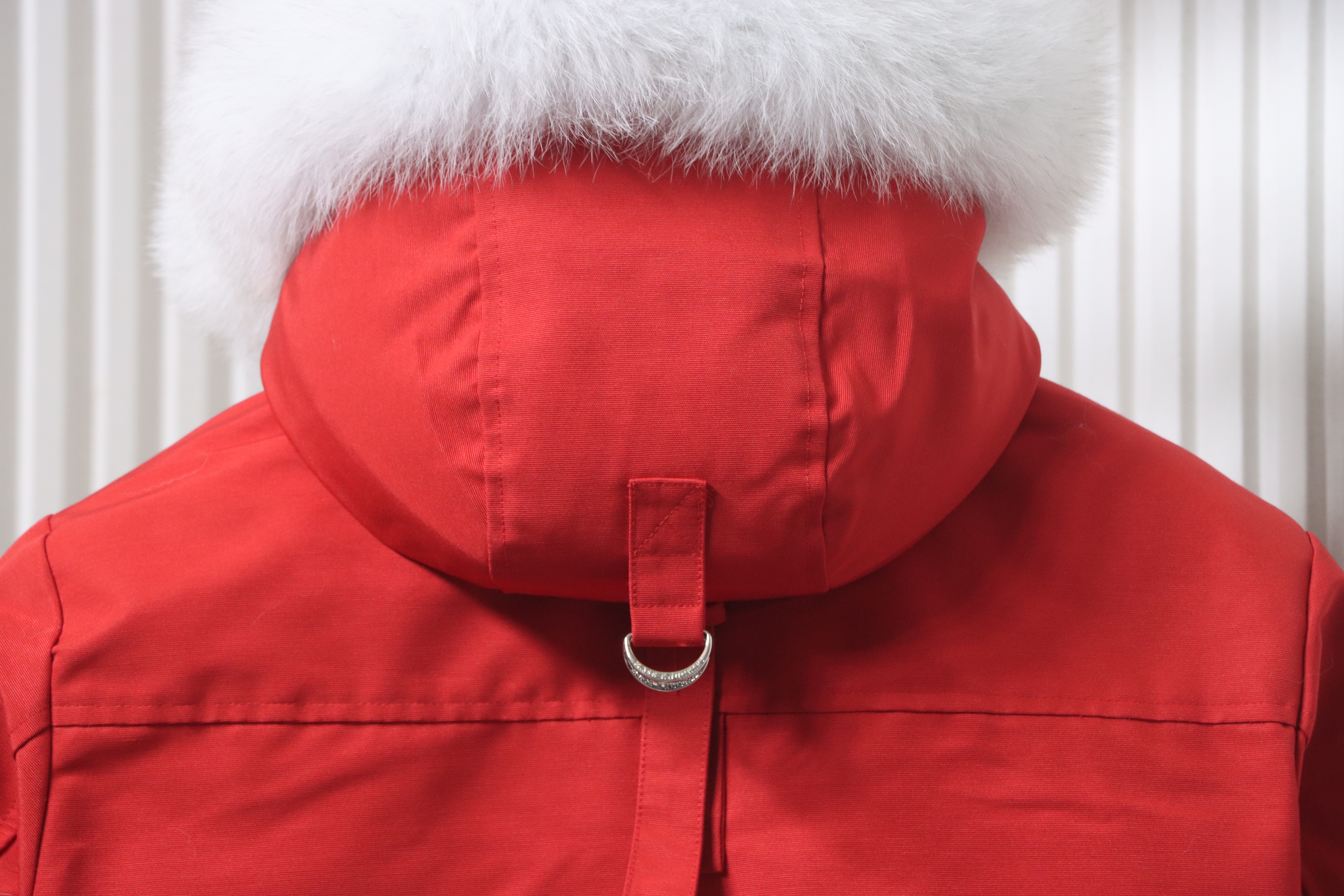 Top Quality Moose Knuckles Classic Women's Down Jacket with Chest Pom-Pom Red