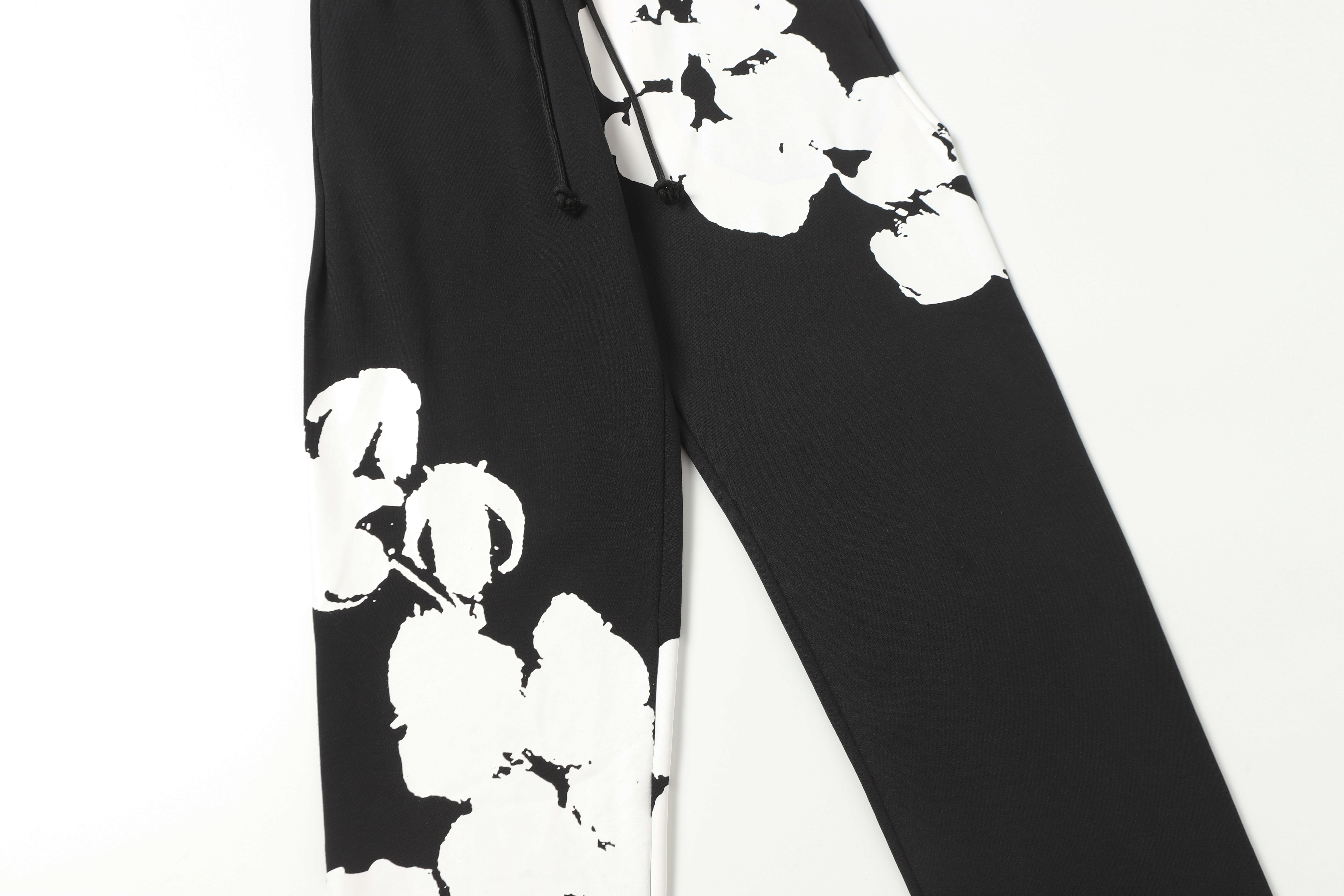 Top Quality     Denim Tears Big Cotton Wreath Sweatpants Black