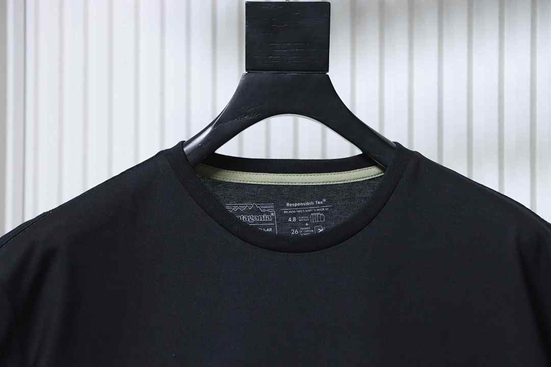      Patagonia P-6 Logo Responsibili-Tee T-Shirt - Black