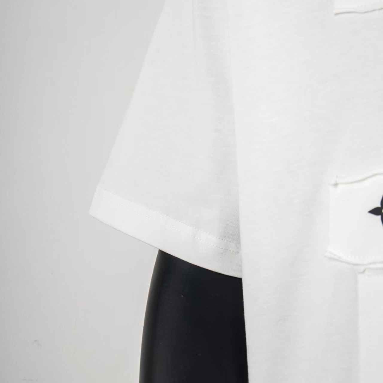    Louis Vuitton Classic White T-shirt 6027
