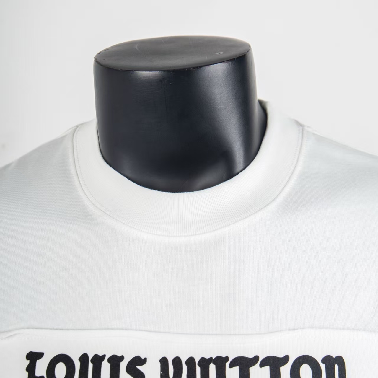     Louis Vuitton Classic White T-shirt 6027
