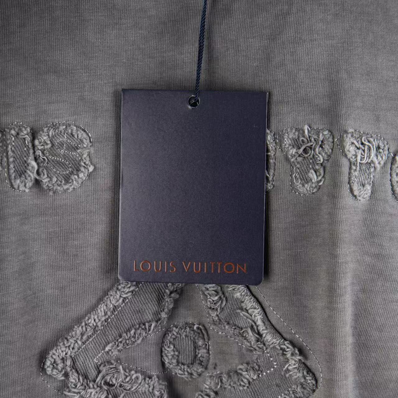     Louis Vuitton Embossed T-Shirt Grey 6004
