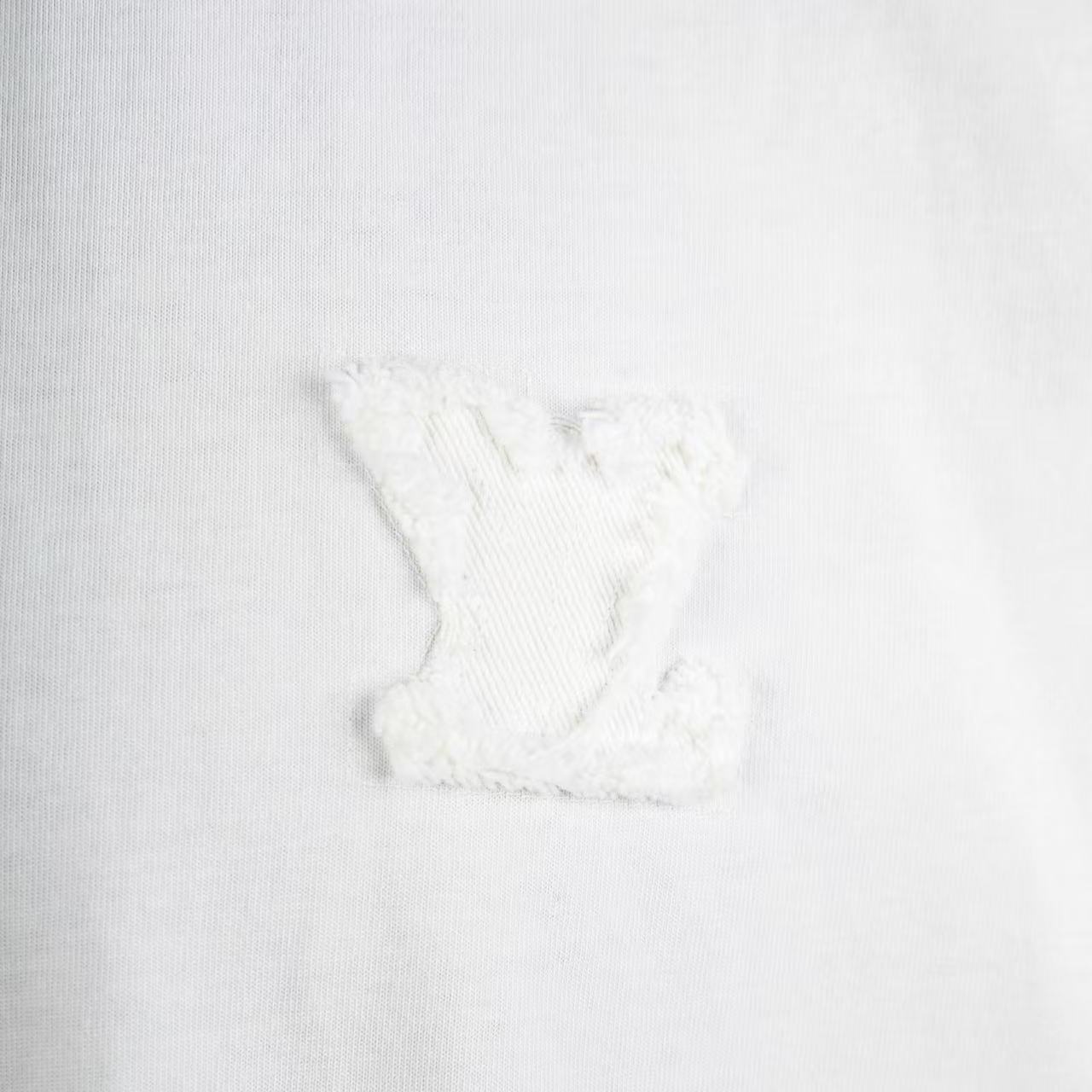     Louis Vuitton Embossed T-Shirt White 6004