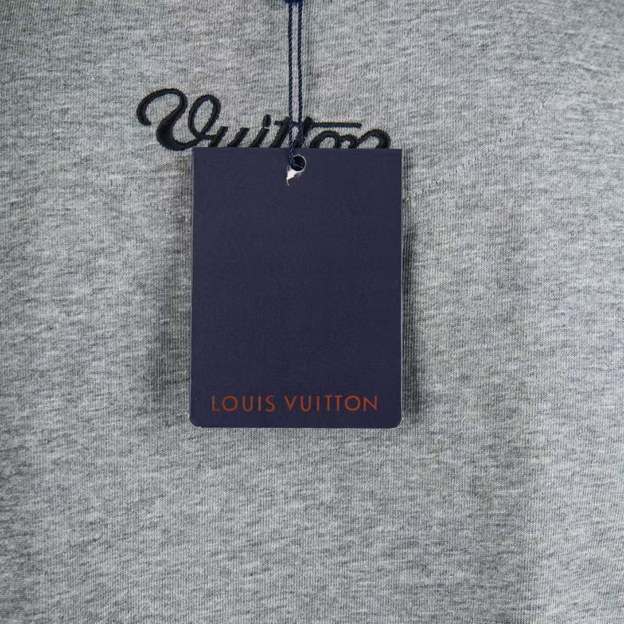     Louis Vuitton Graphic Patch T-shirt Grey 6025