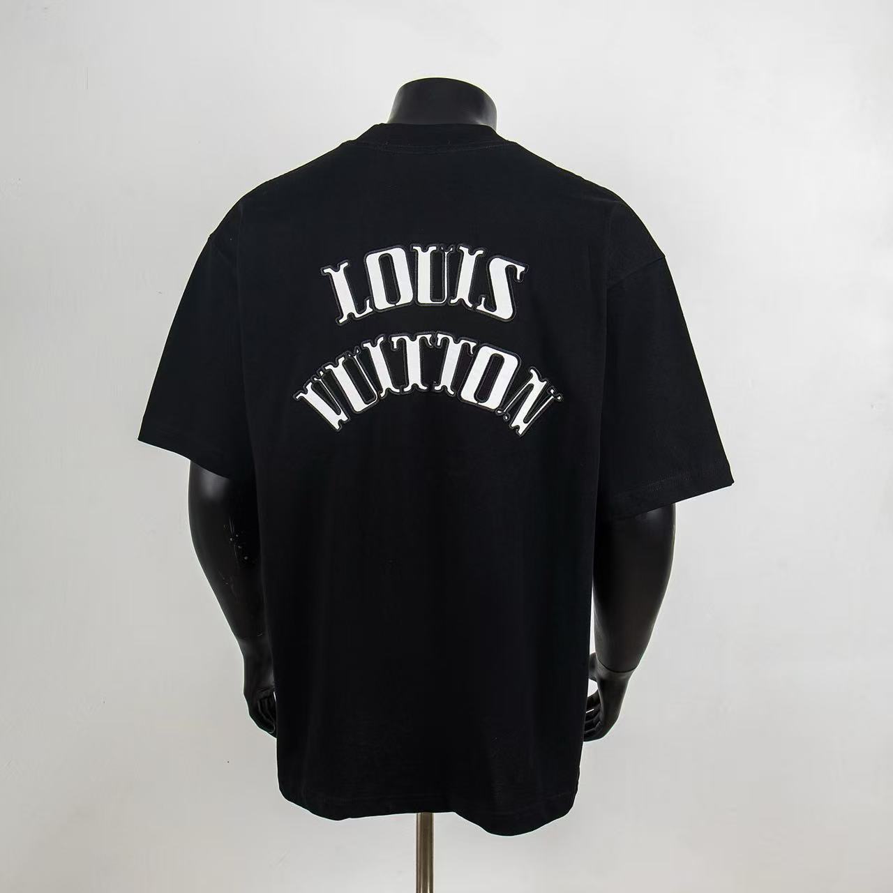     Louis Vuitton Printed T-shirt Black 6005
