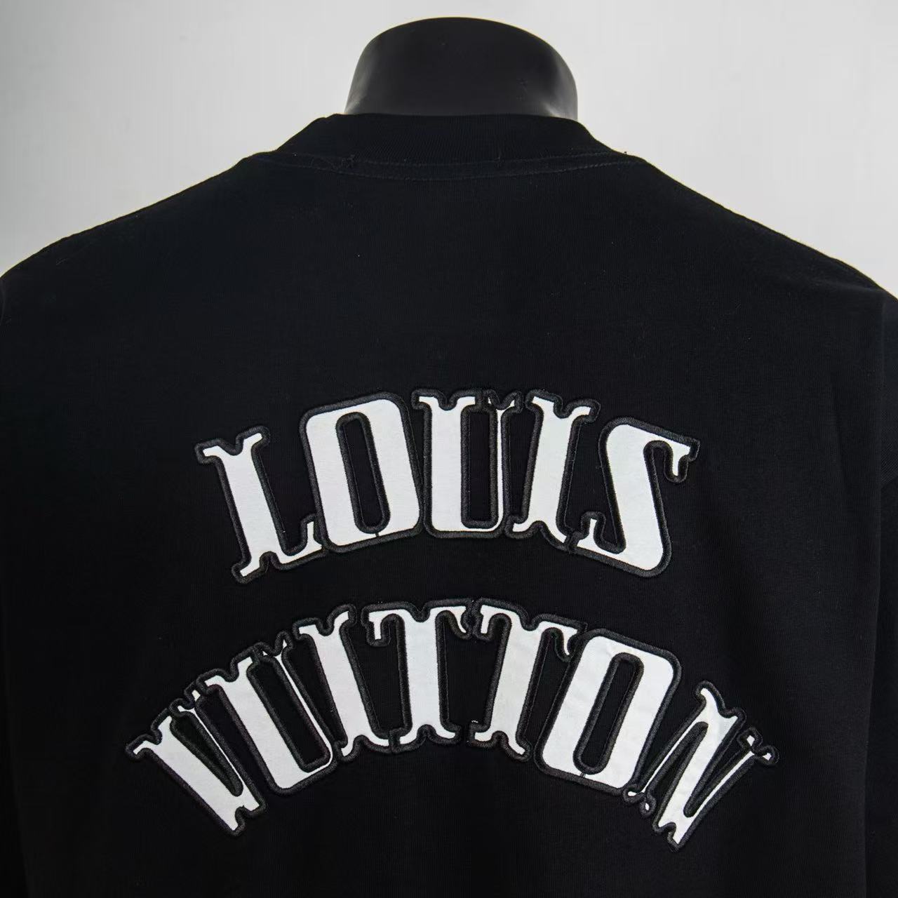    Louis Vuitton Printed T-shirt Black 6005