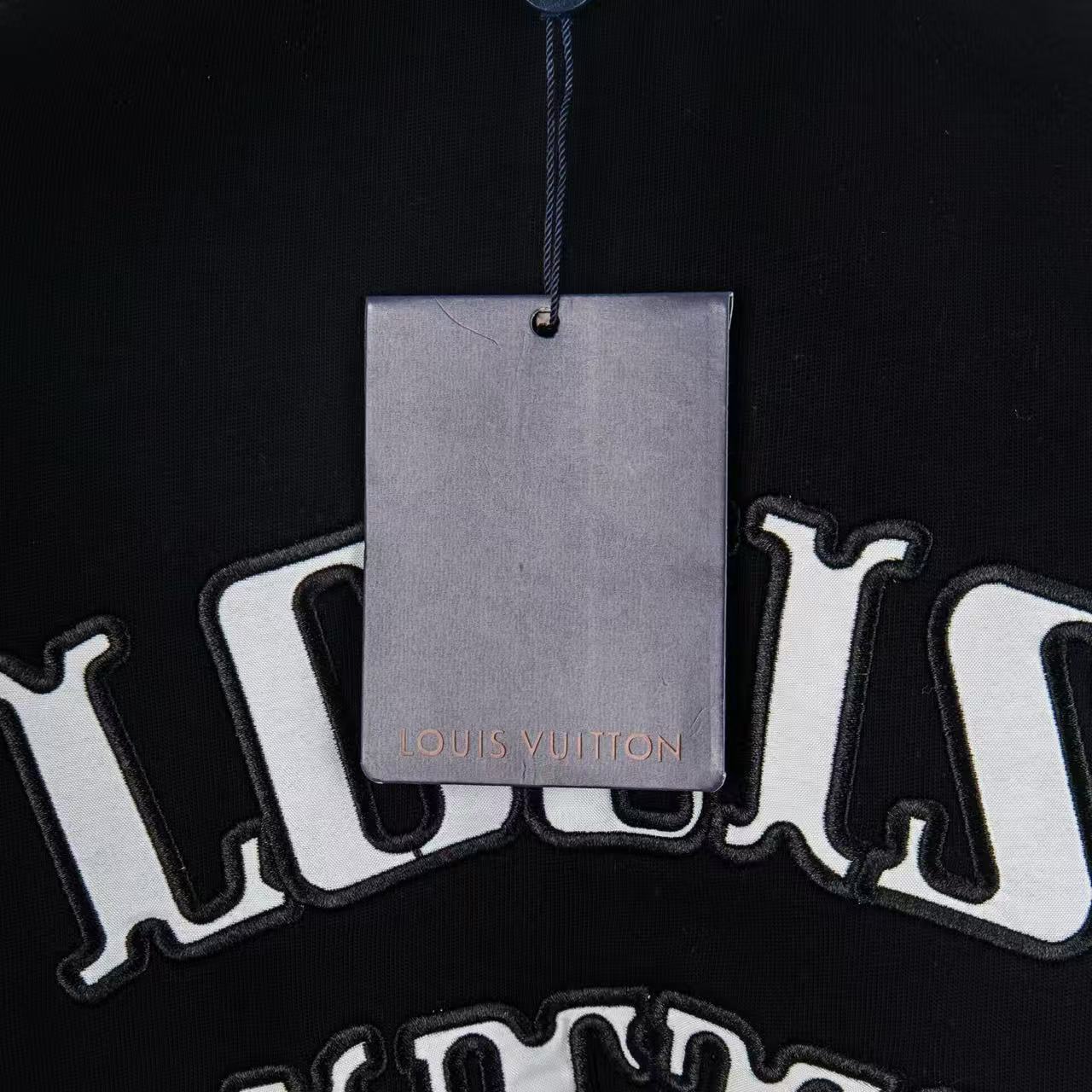     Louis Vuitton Printed T-shirt Black 6005