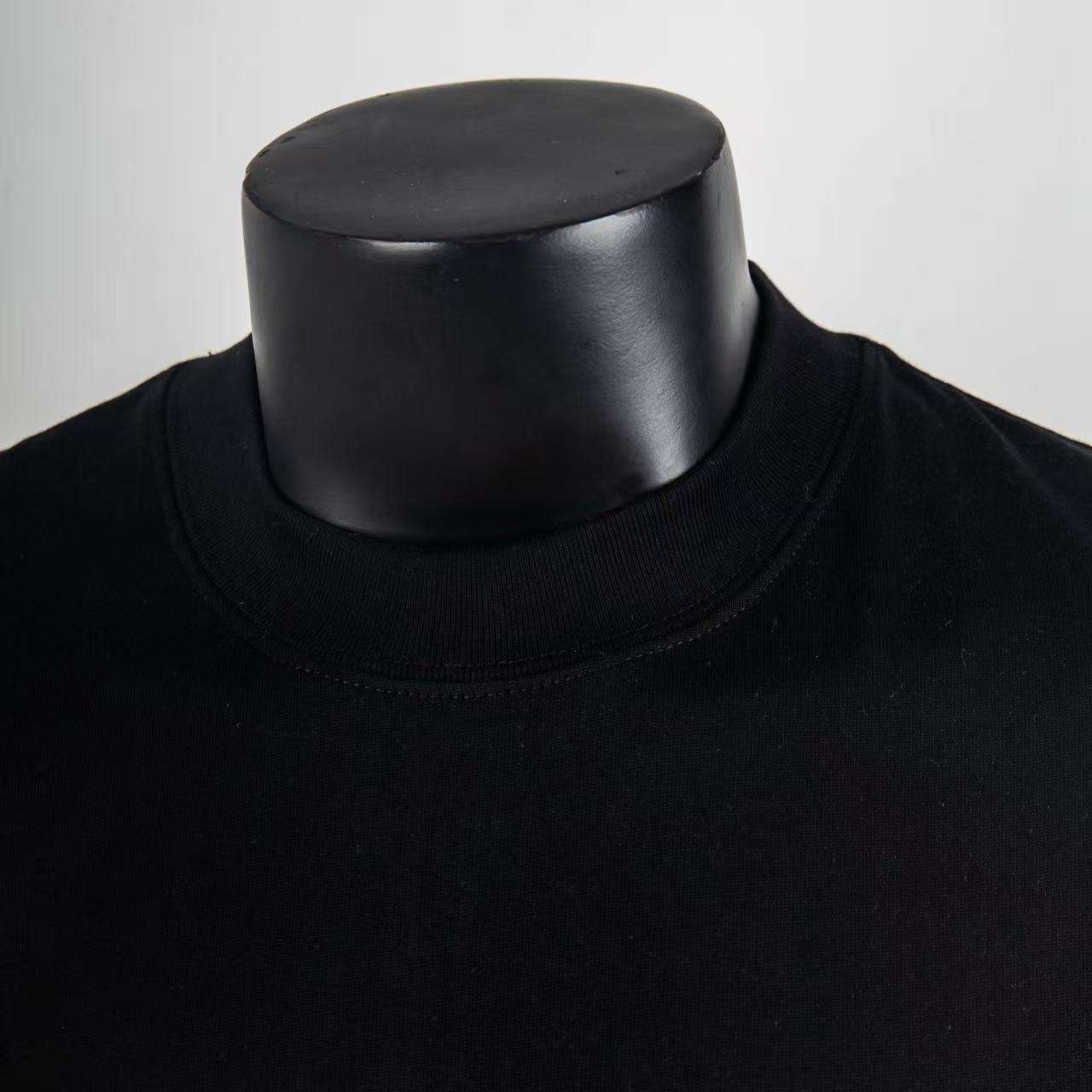     Louis Vuitton Printed T-shirt Black 6005