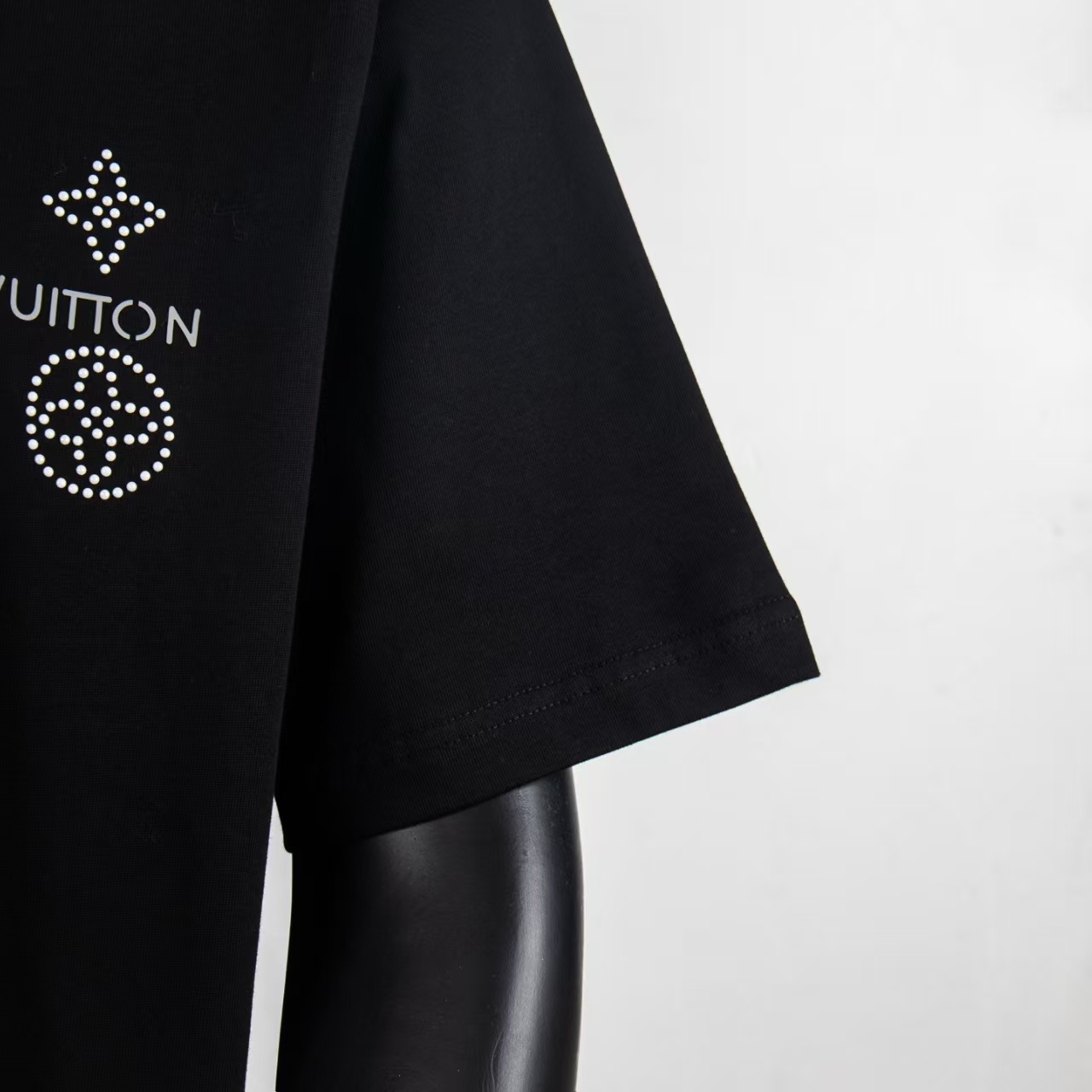     Louis Vuitton Printed T-shirt Black 6026