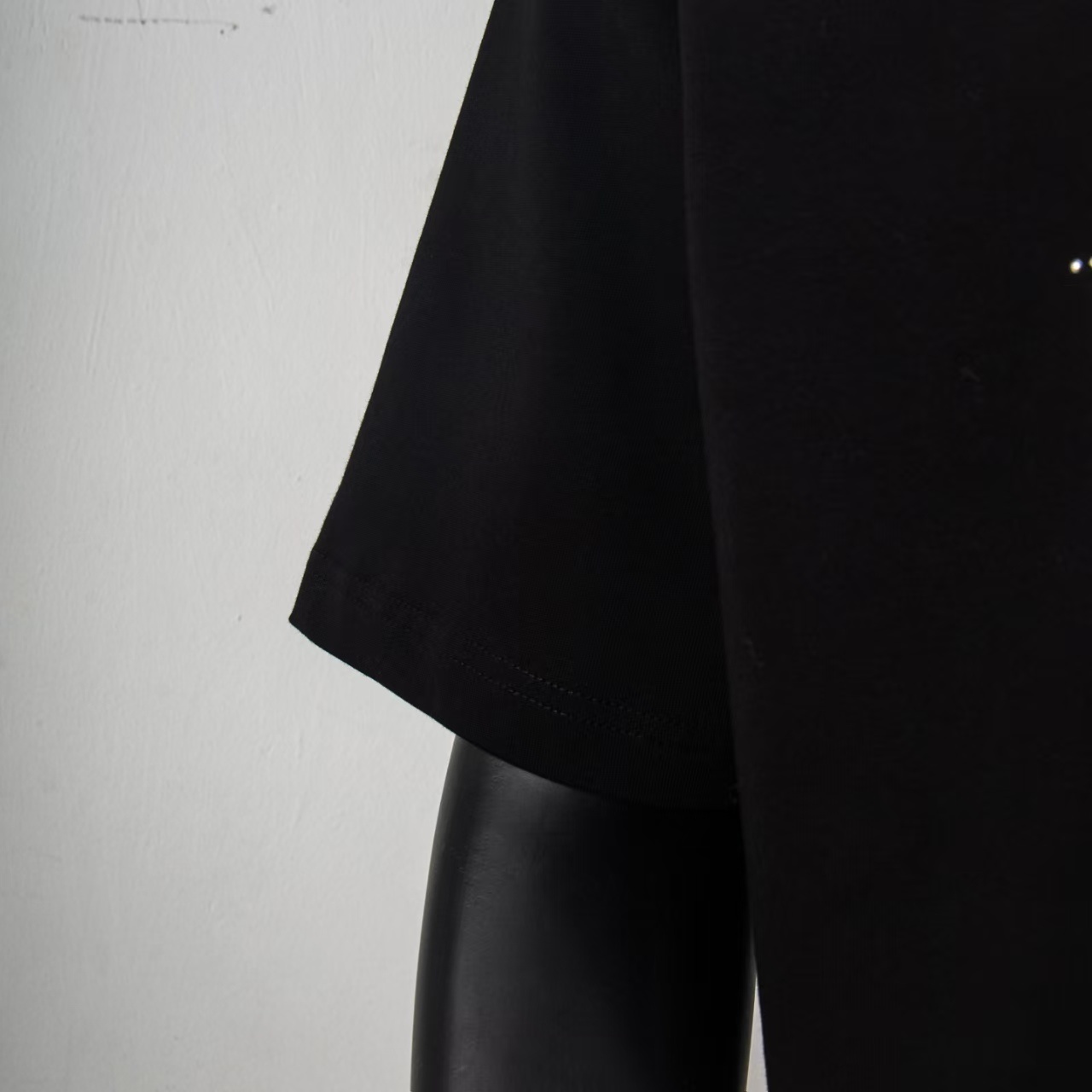     Louis Vuitton Embossed T-Shirt Black 6023