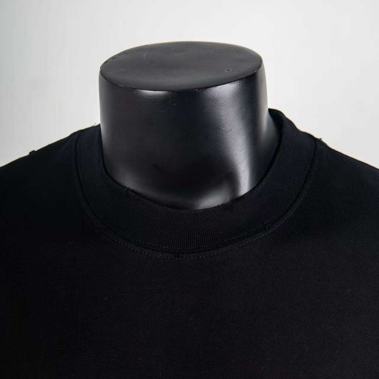     Louis Vuitton Embossed T-Shirt Black 6014