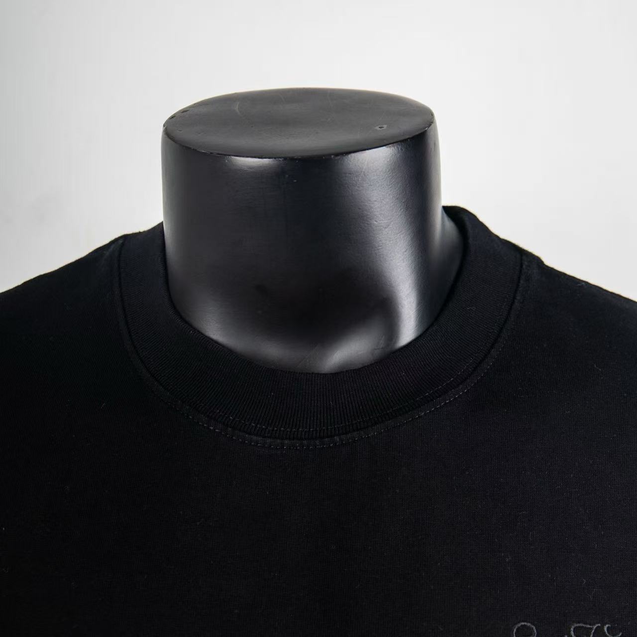     Louis Vuitton Embossed T-Shirt Black 6016