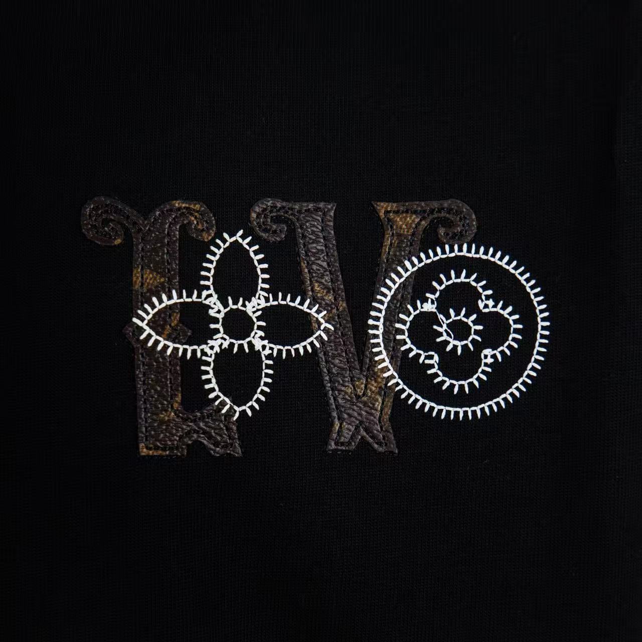     Louis Vuitton Embossed T-Shirt Black 6017