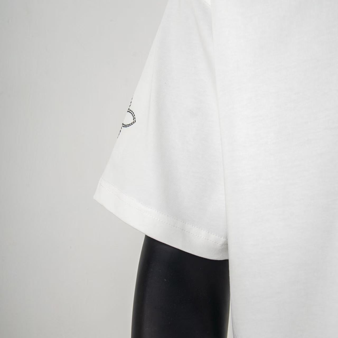     Louis Vuitton Embossed T-Shirt White 6013