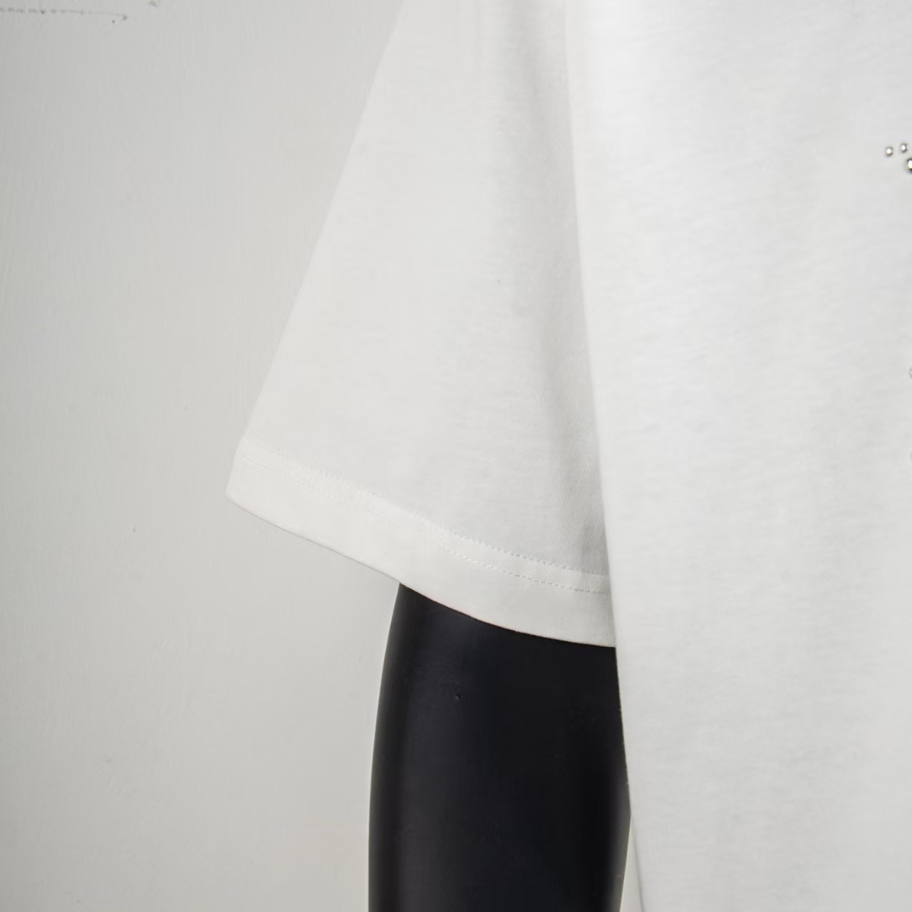     Louis Vuitton Embossed T-Shirt White 6023