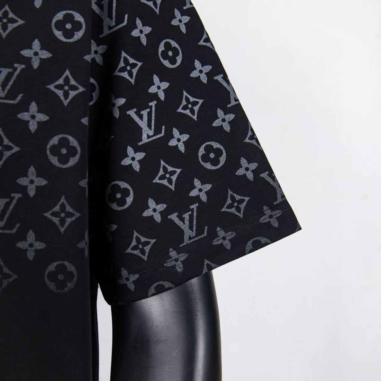     Louis Vuitton Gradient Cotton T-shirt Black 6028