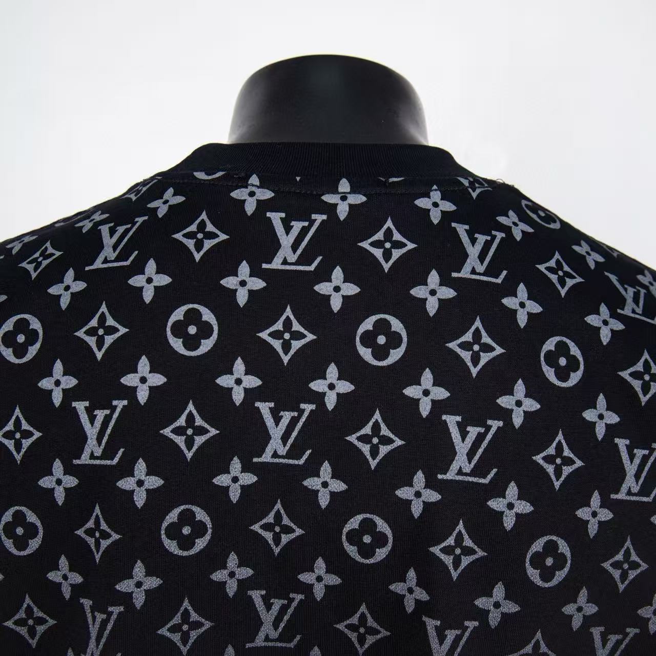     Louis Vuitton Gradient Cotton T-shirt Black 6028