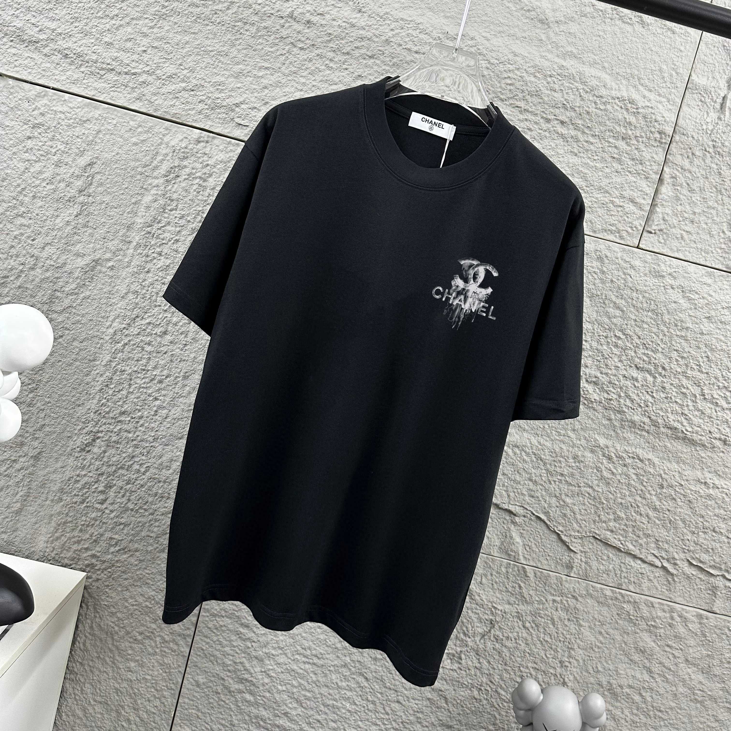    Chanel T-shirt