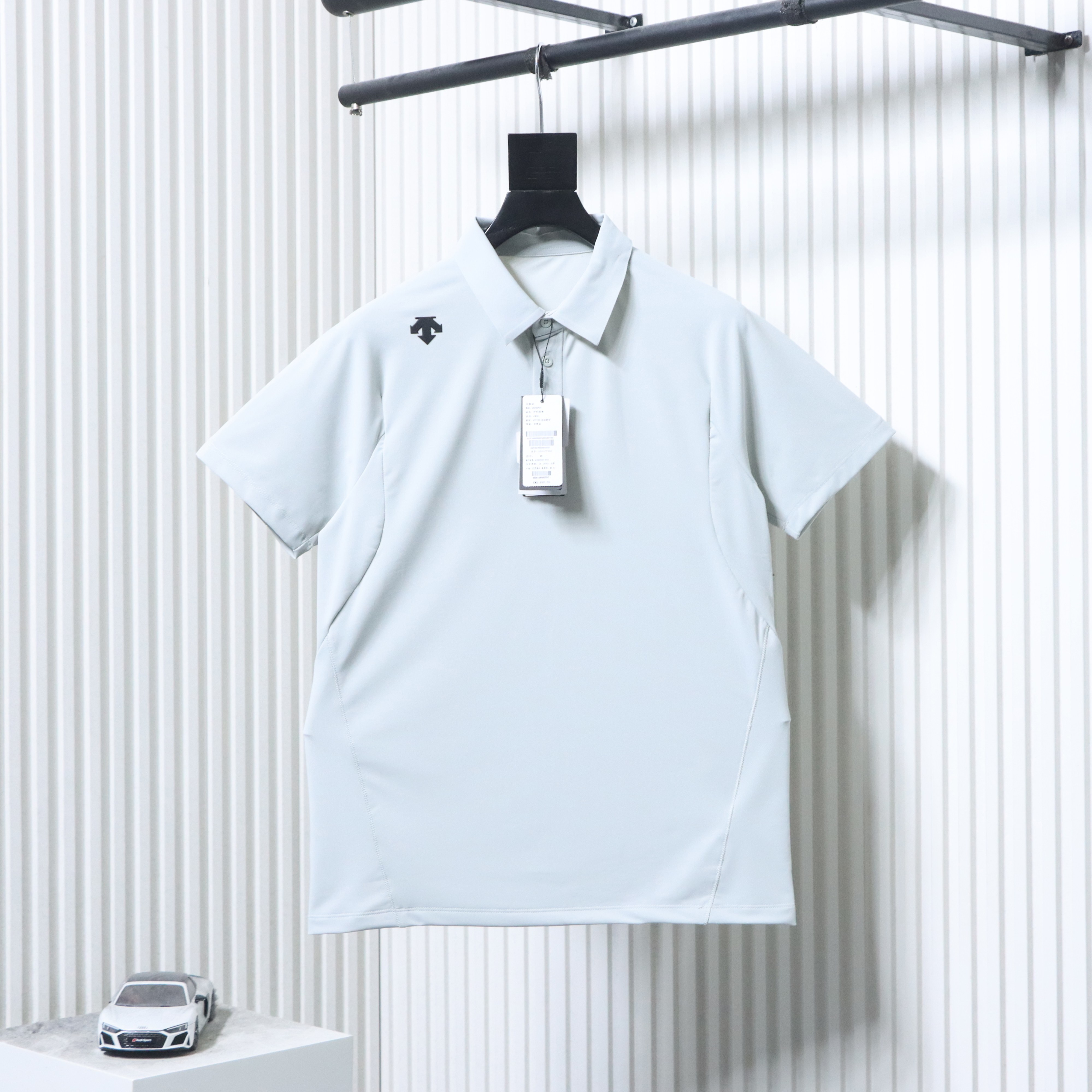 Top Quality    Descente Training Short Sleeve Polo White