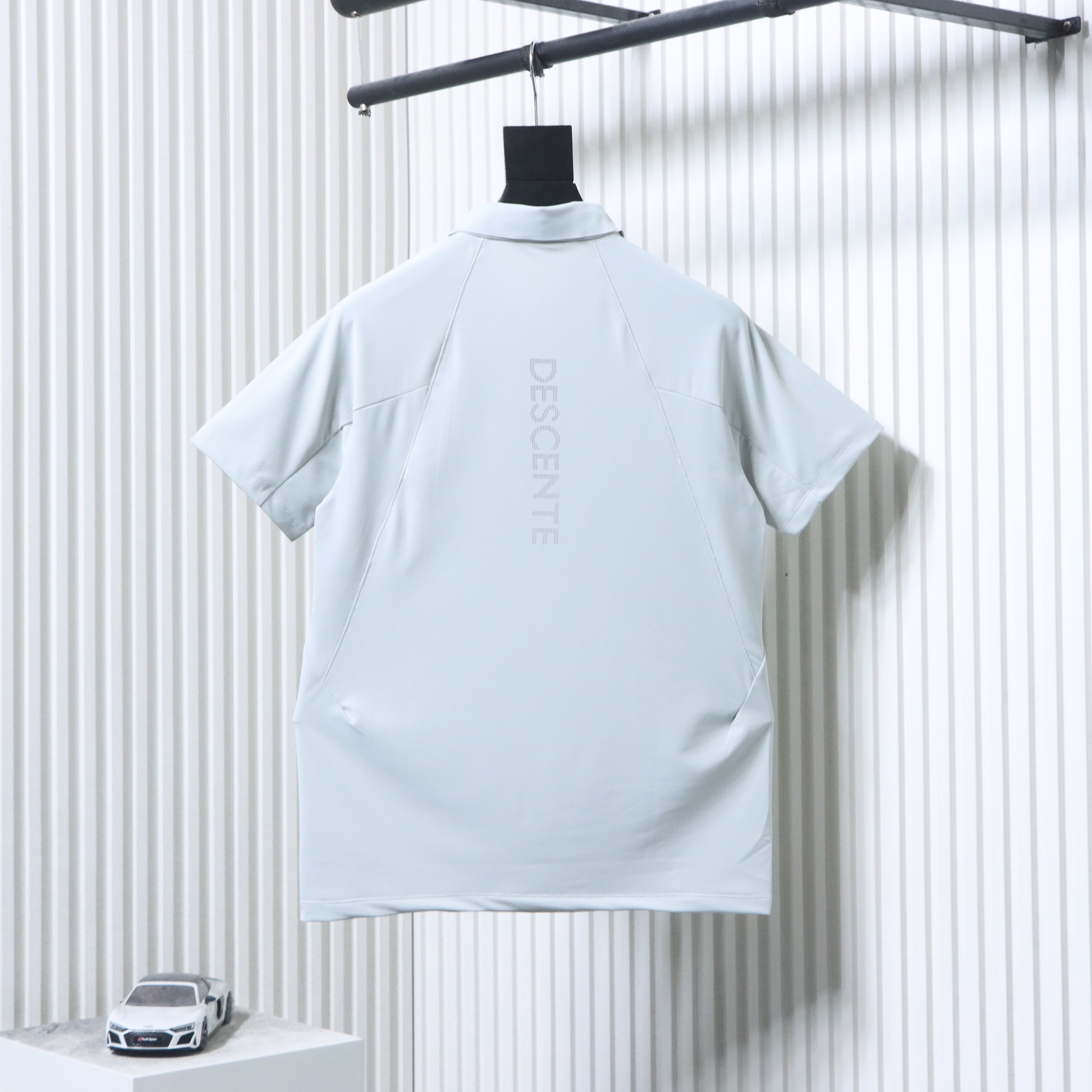 Top Quality    Descente Training Short Sleeve Polo White