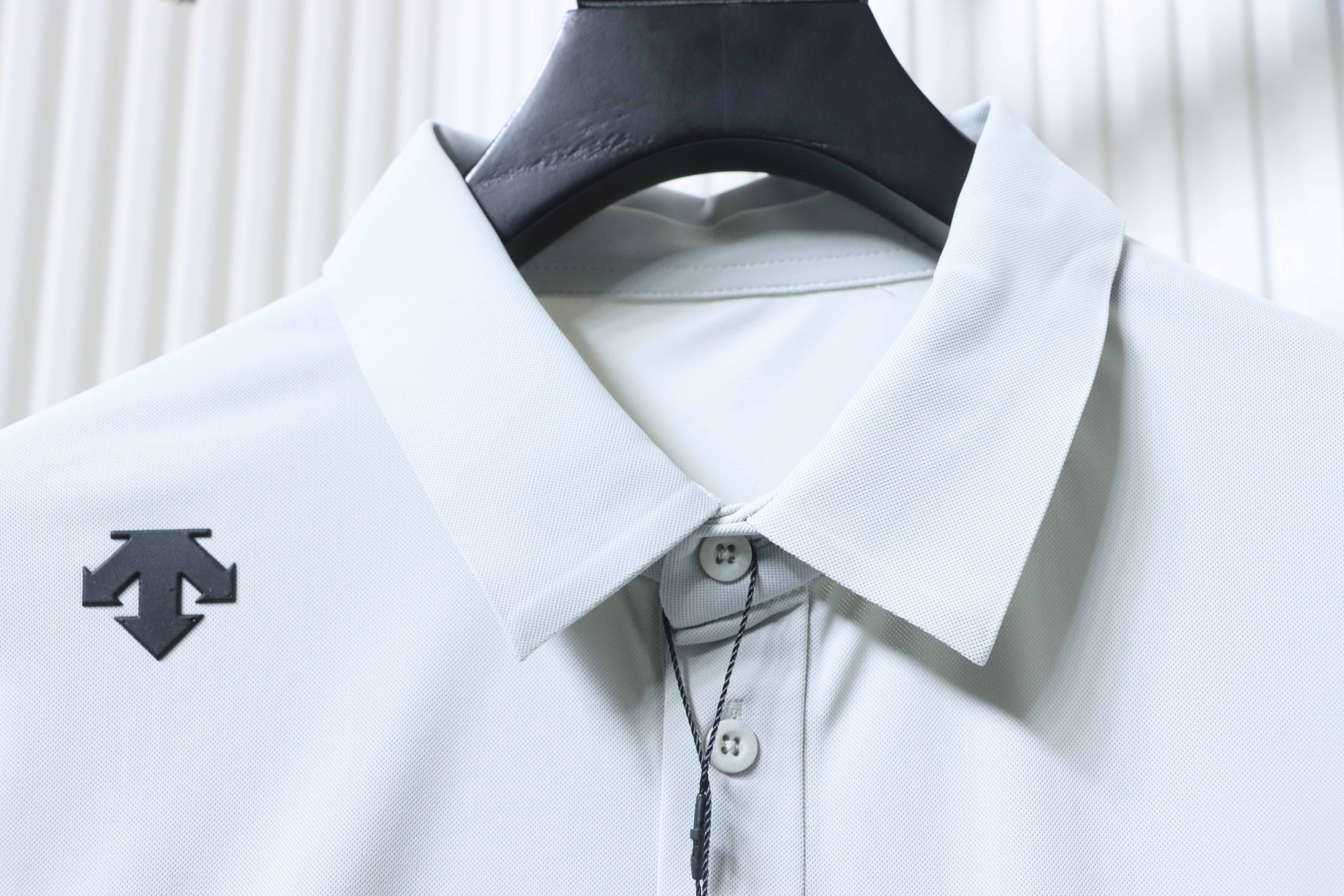 Top Quality    Descente Training Short Sleeve Polo White