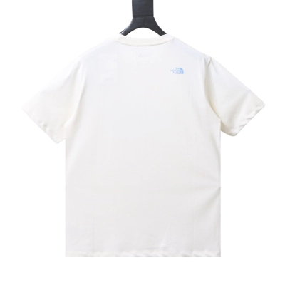 The North Face Heart T-Shirt Unisex White NF0A88FX-QLI 02
